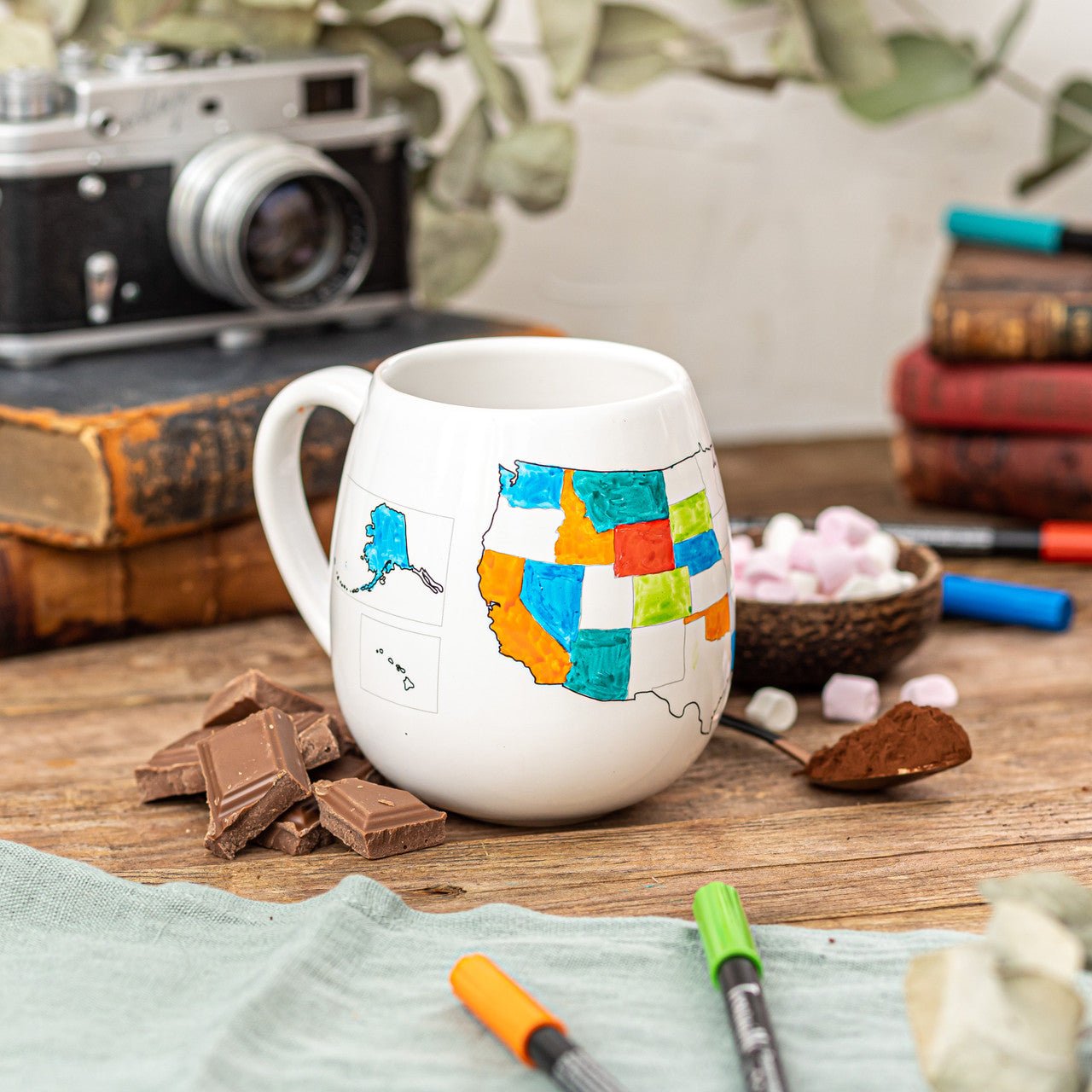 Trouvaille USA Map color-in travel mug with states to visit, perfect for travelers and gift-giving.