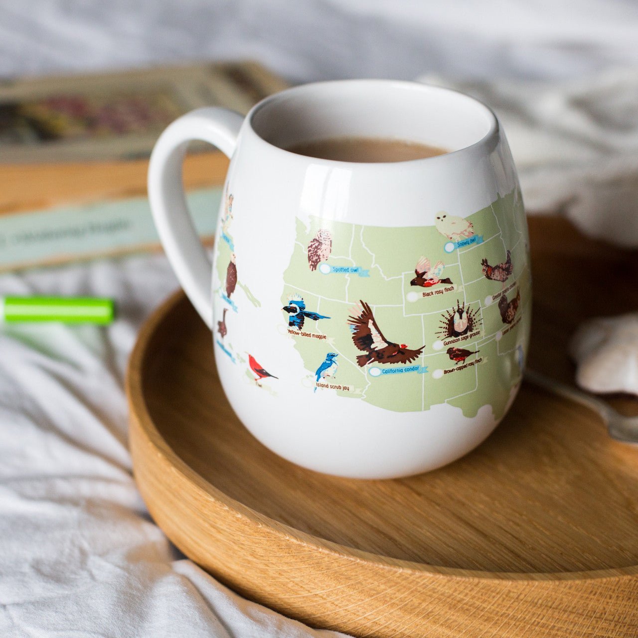Trouvaille US Birder's Checklist Colour-in Mug with bird illustrations and checklist design, ideal for birdwatching enthusiasts.