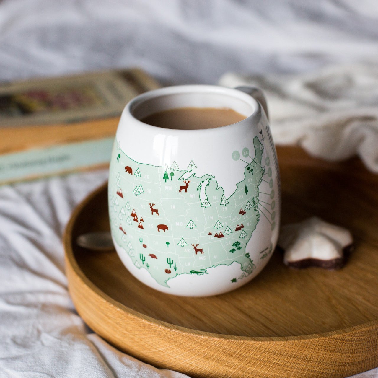 Trouvaille US National Parks color-in mug with nature scenes, perfect for coloring and display.